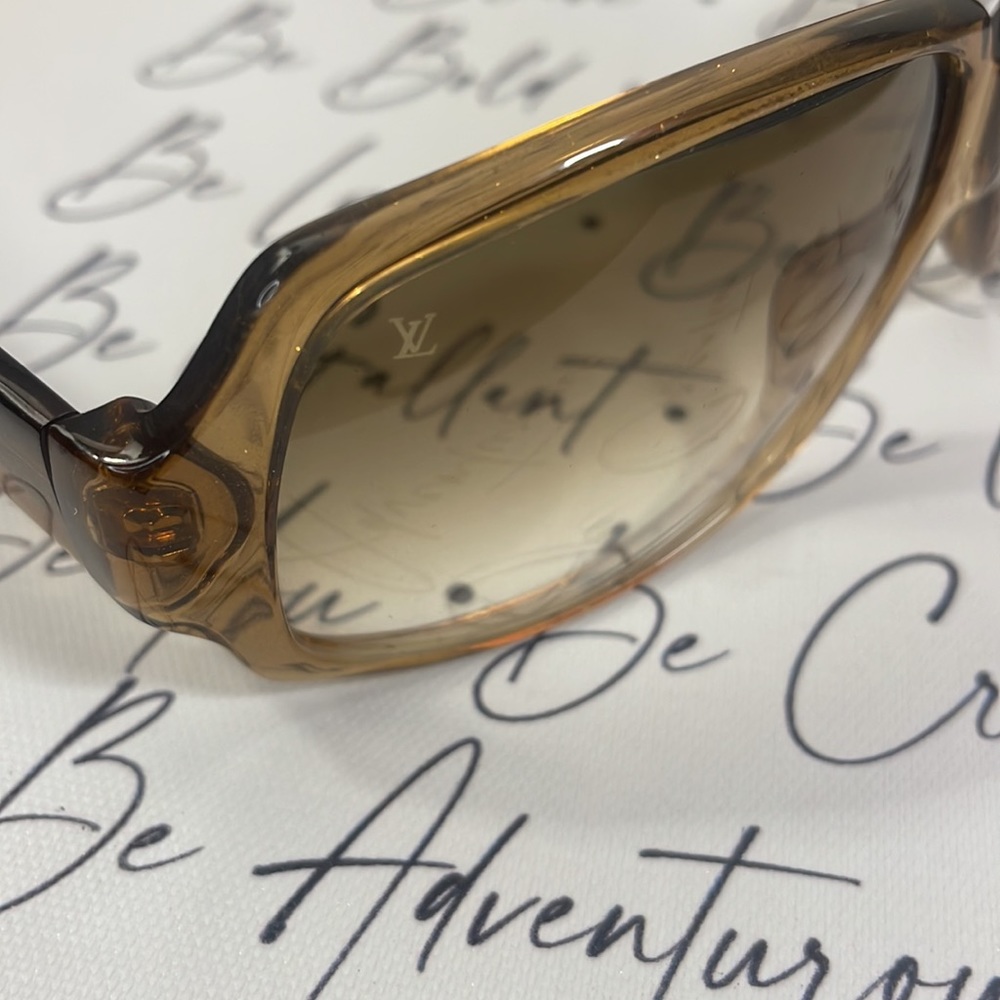 SOLD. LV Sunglasses ! - Picture 9 of 9